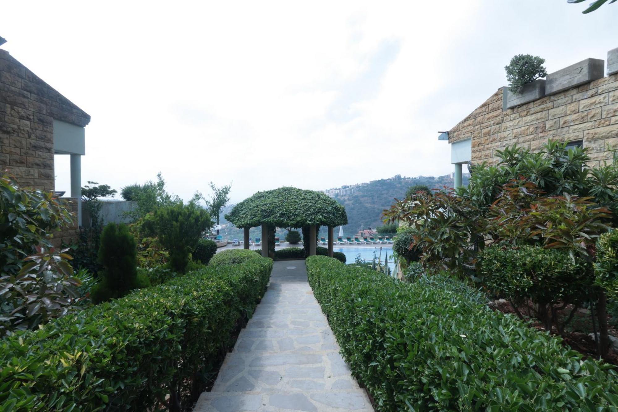 Monteverde Hotel Beit Mery Exterior photo